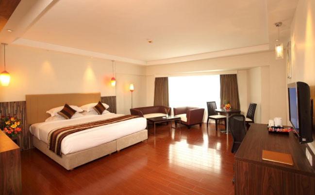 The Altruist Business Hotel Kharadi Pune Esterno foto