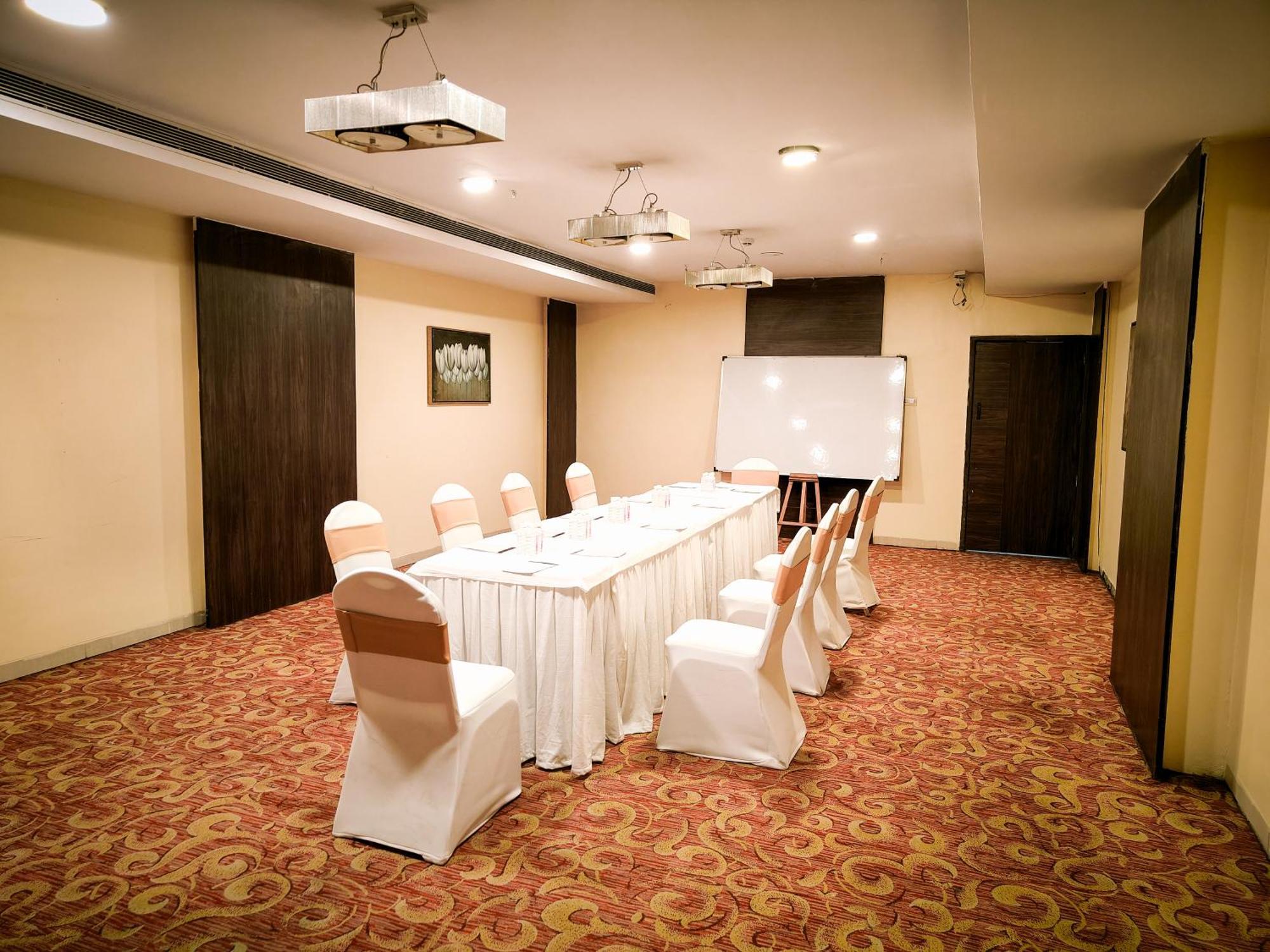 The Altruist Business Hotel Kharadi Pune Esterno foto